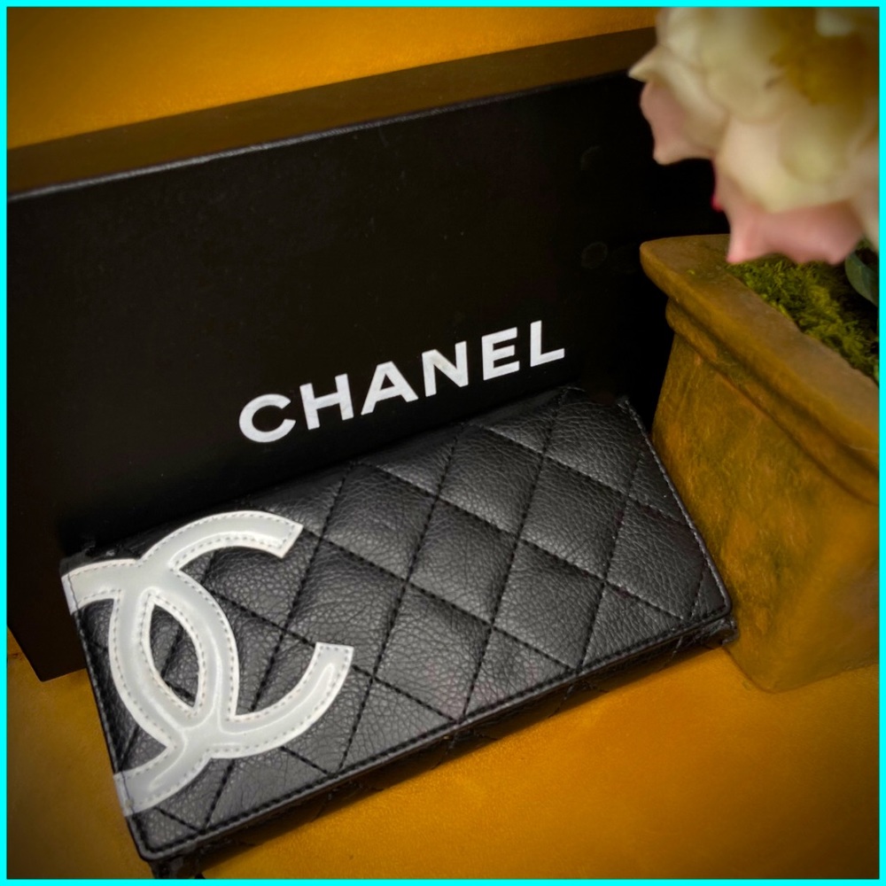 🚨SOLD🚨CHANEL Wallet Black & White